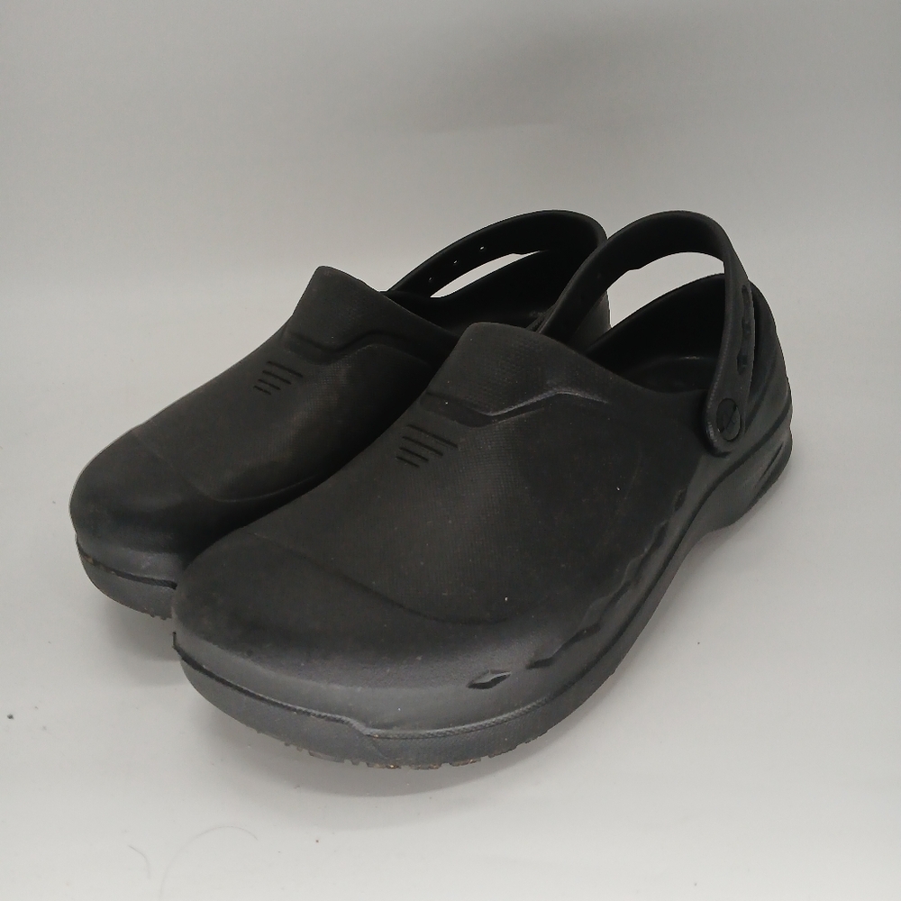 Shoes for crews, size 10